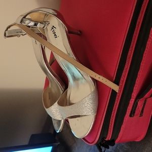 Fioni silver size 12w shoes